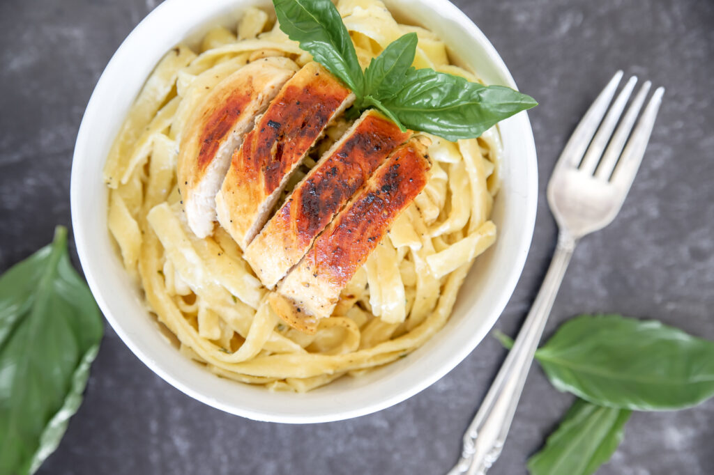 Easy Chicken Fettuccine Alfredo 