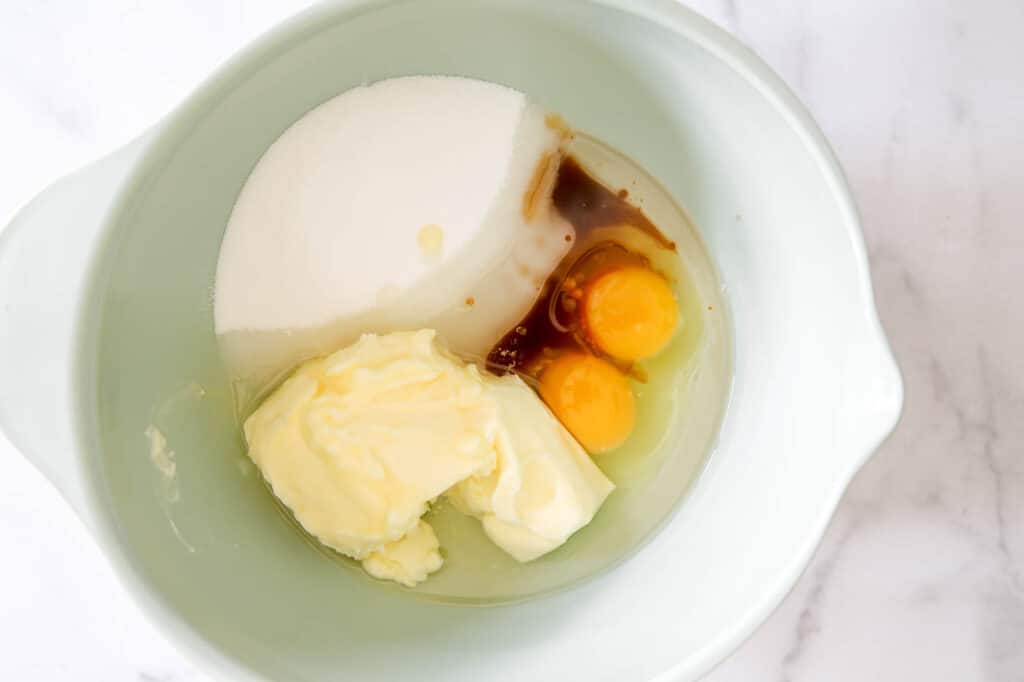 cake batter with eggs, sugar and oil