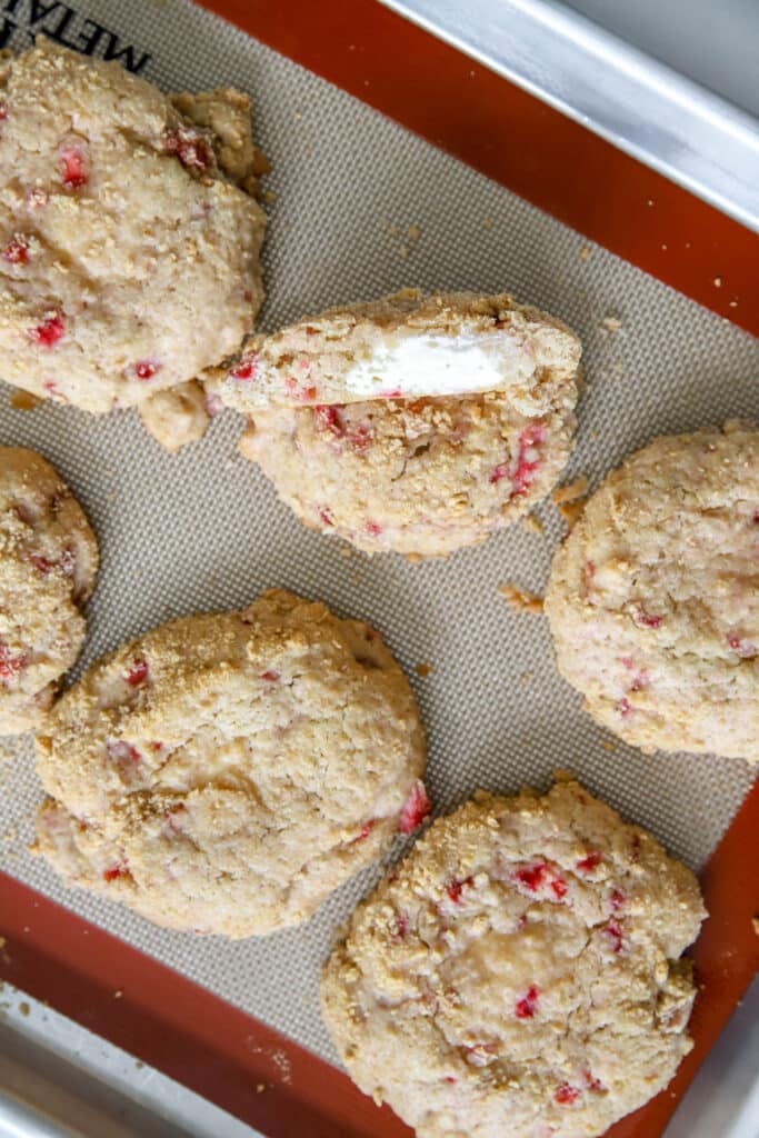 strawberry cheesecake cookies
