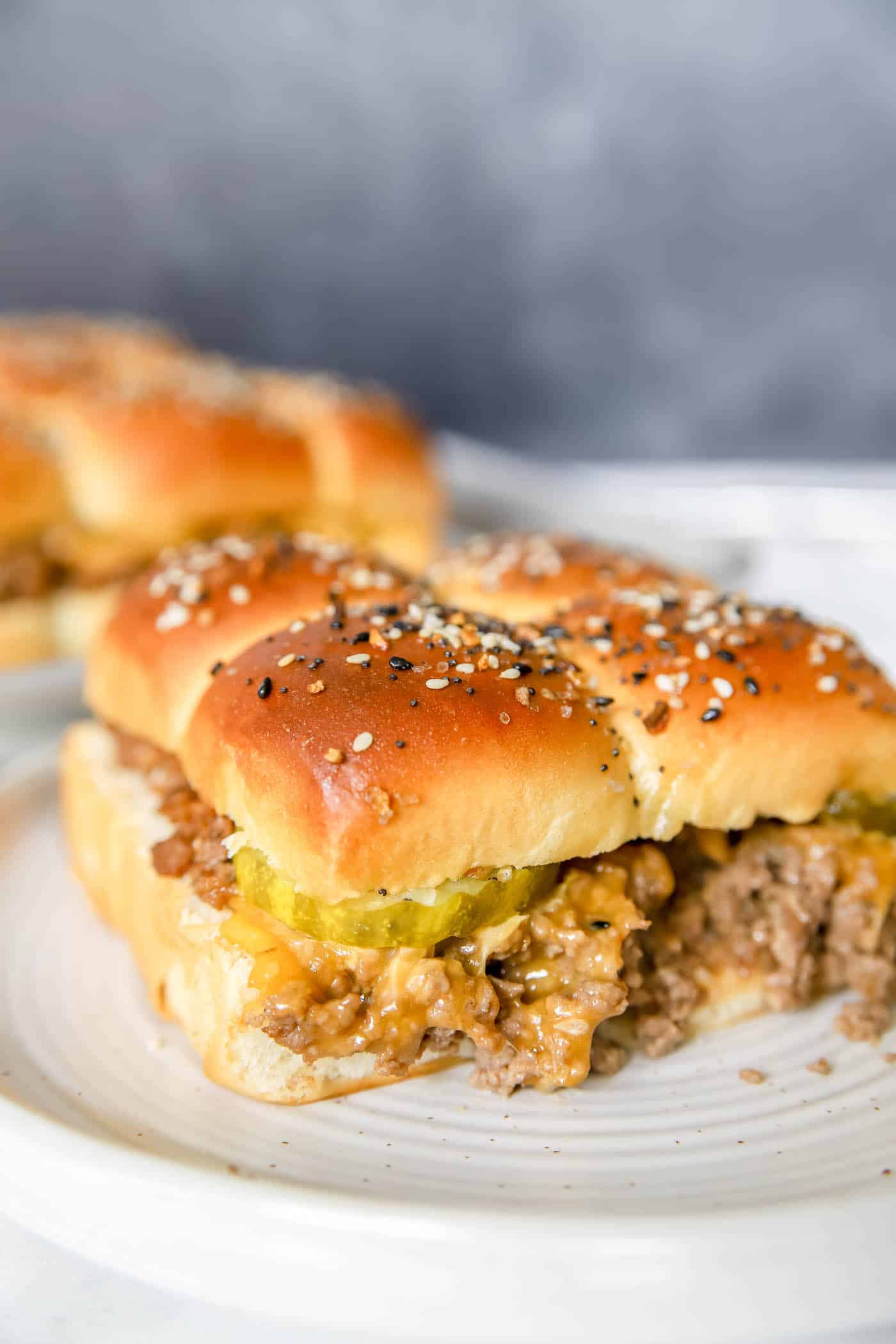 hearty cheeseburger sliders