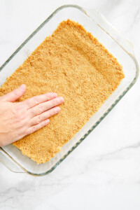 graham cracker layer of hello dolly bars
