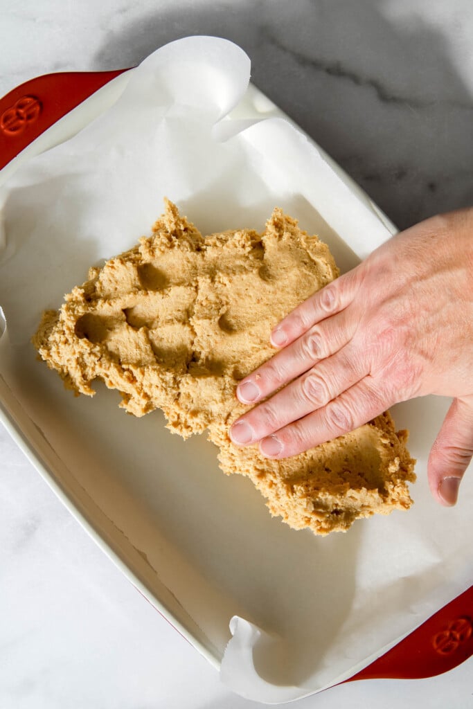 bottom layer of s'mores bars.